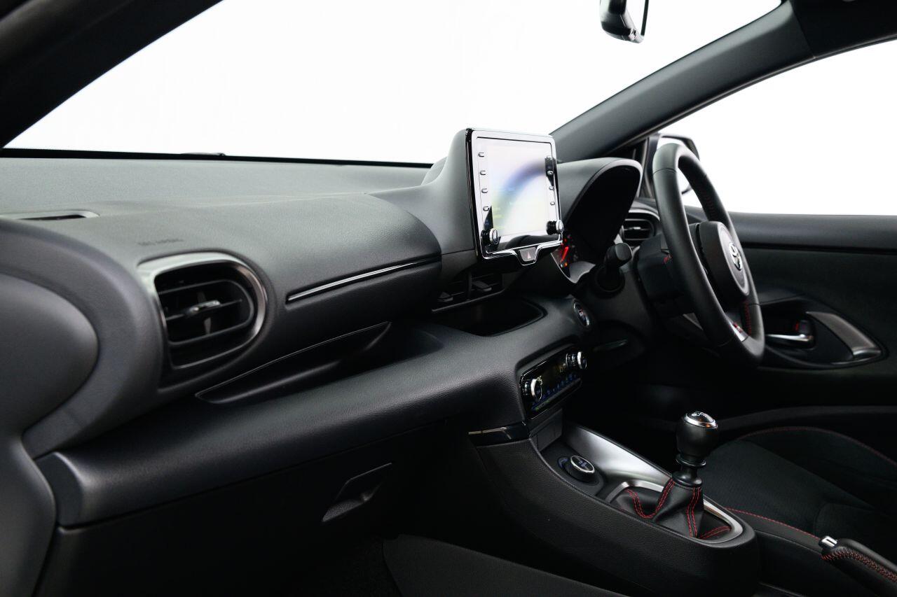 Toyota Yaris view 26