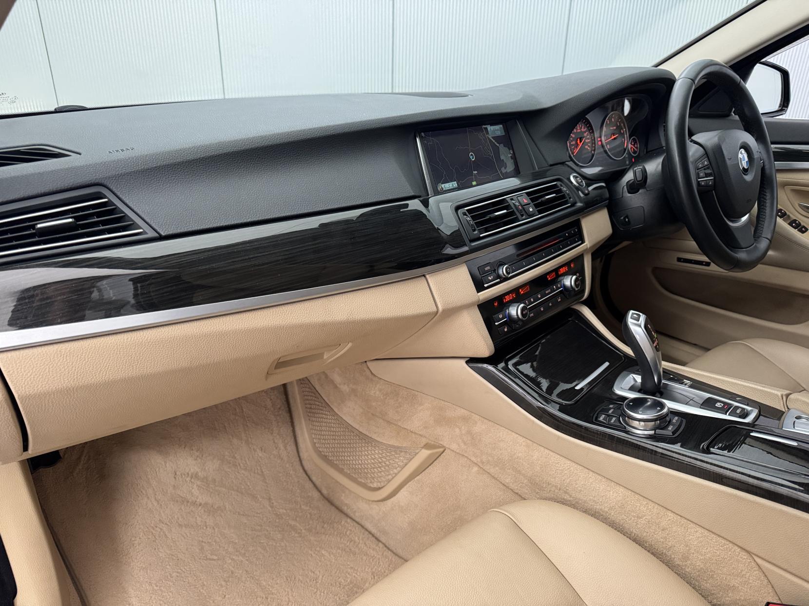 BMW 5 Series view 46