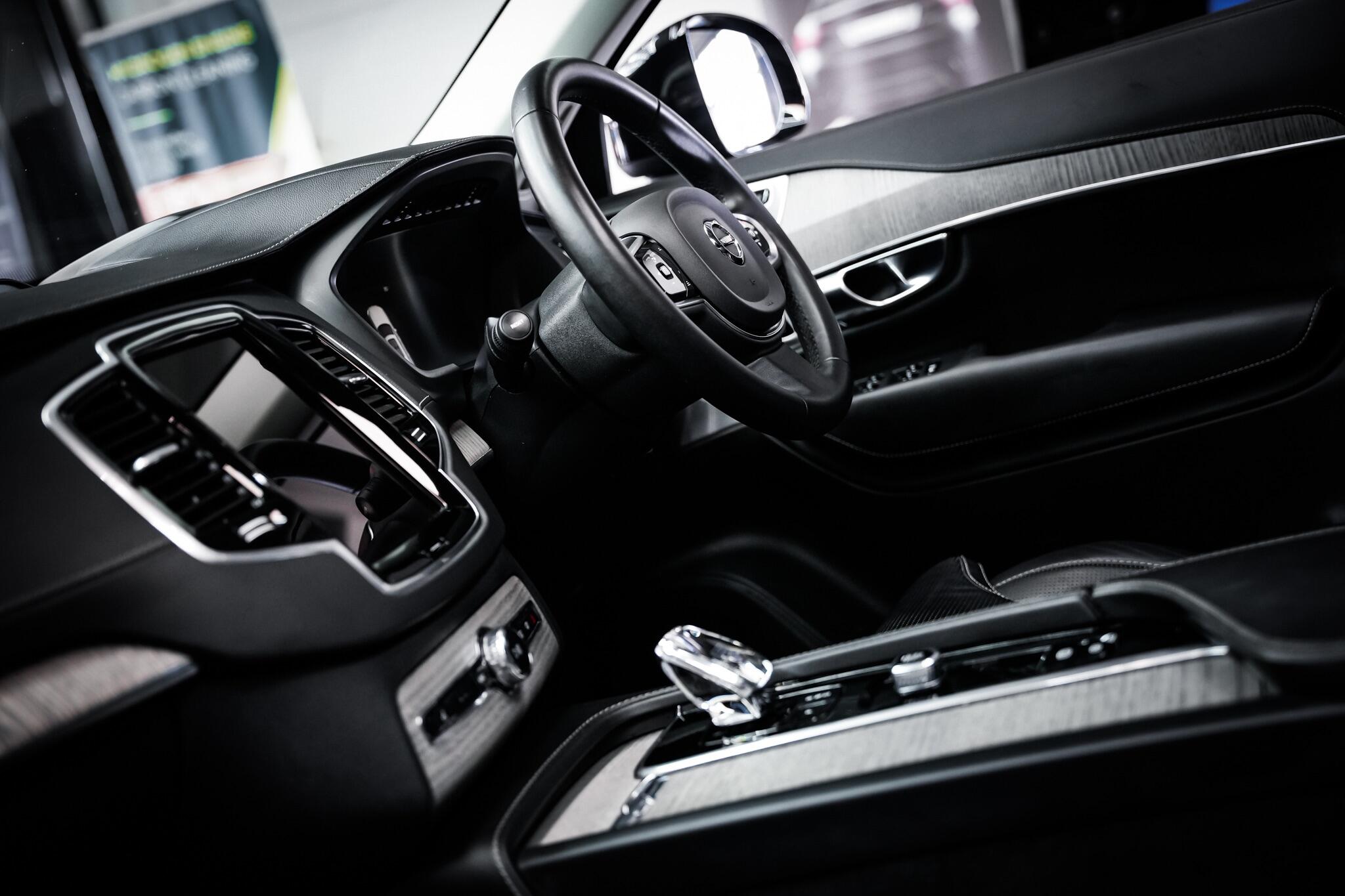 Volvo XC90 view 3
