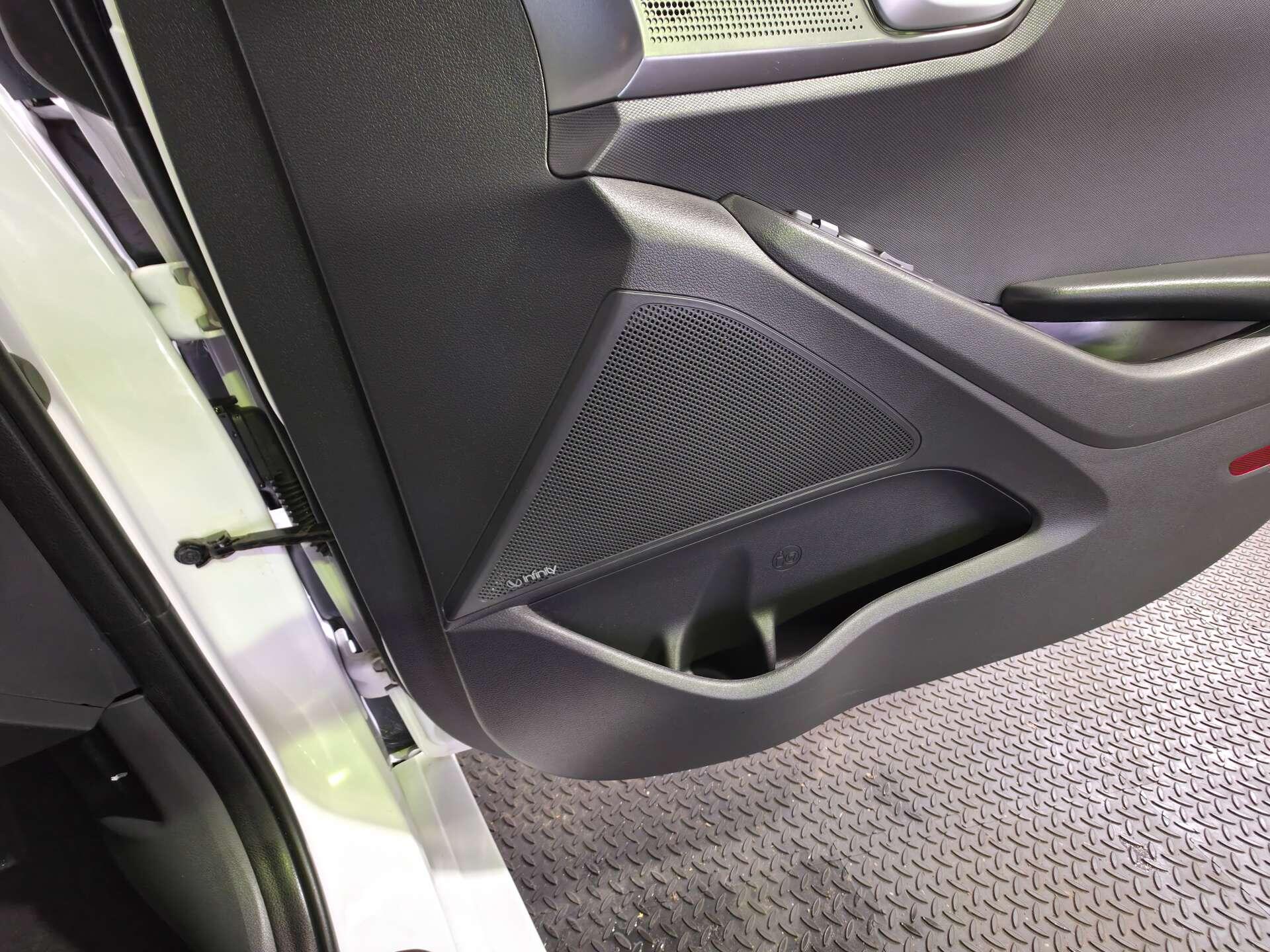 Hyundai Ioniq view 22