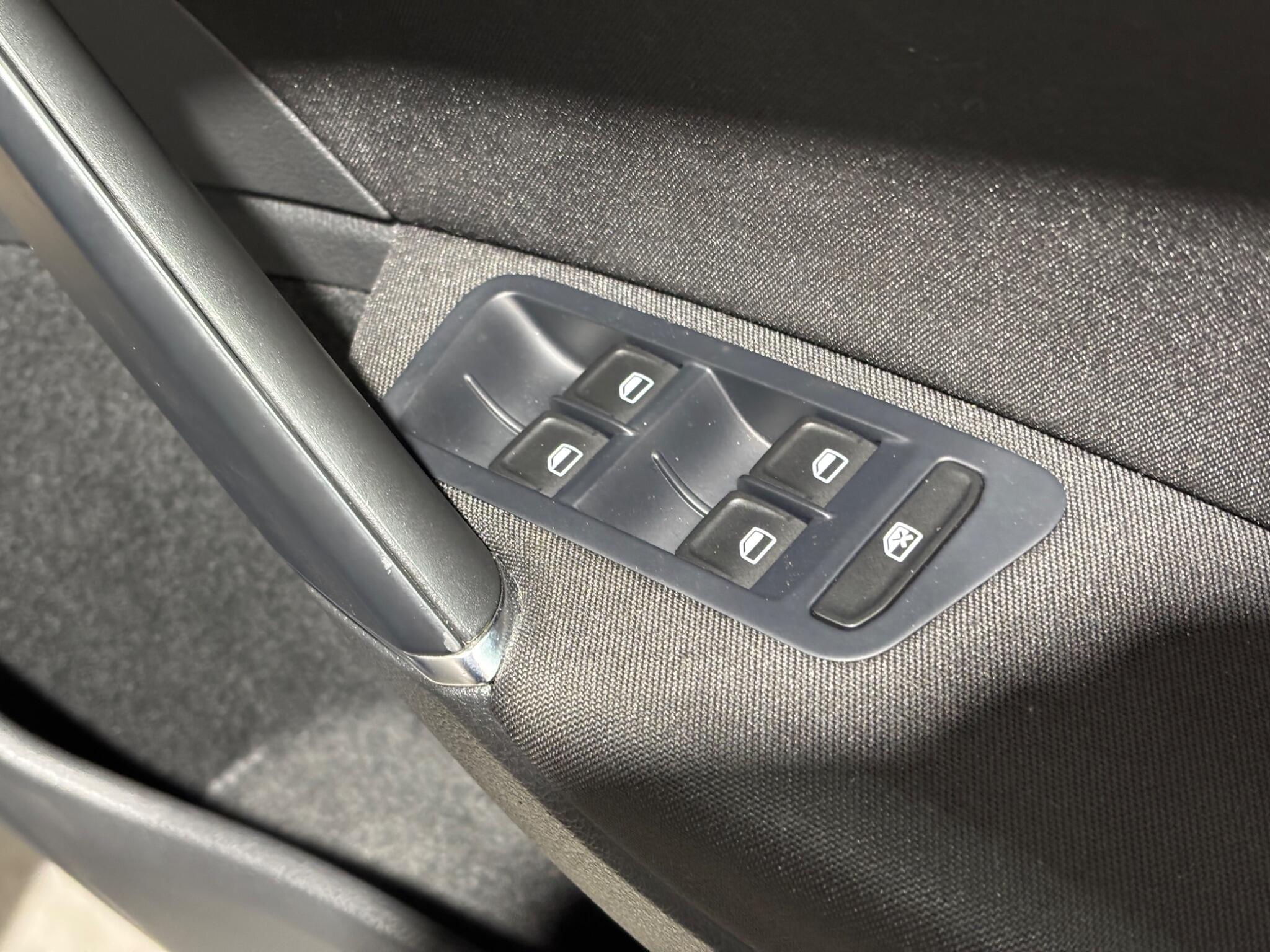 Volkswagen Golf view 22