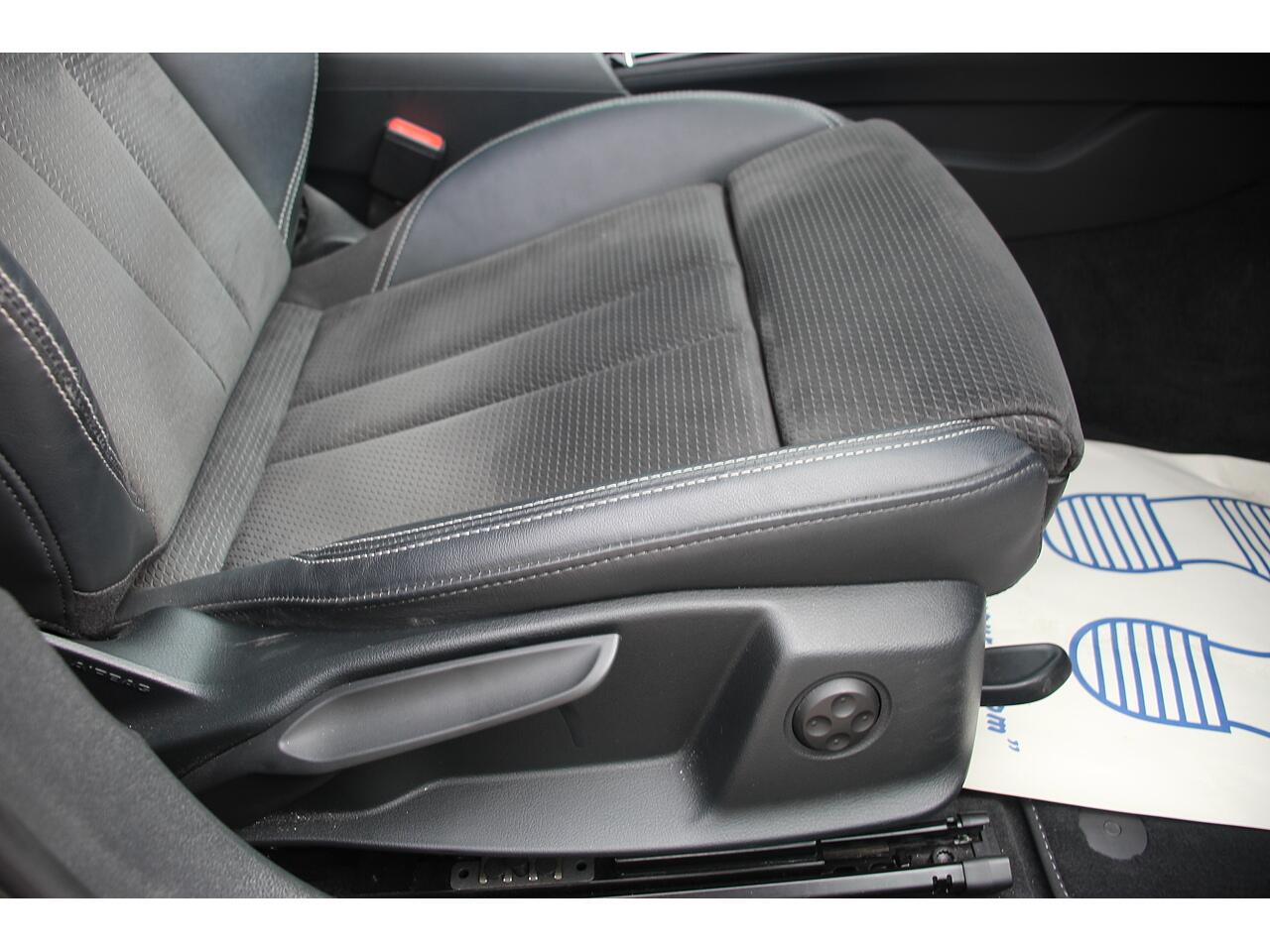 Audi A4 view 16