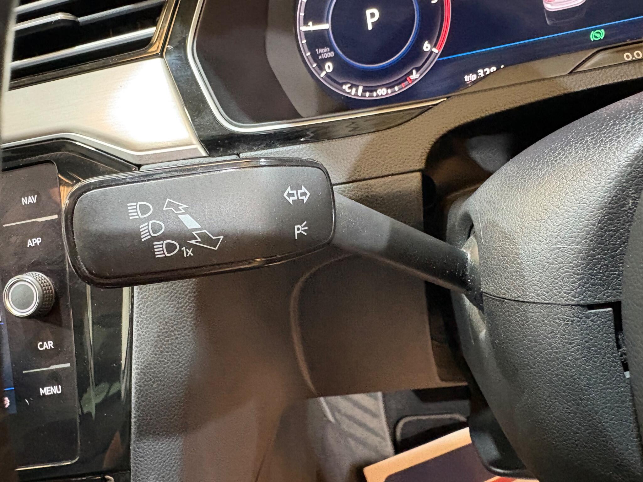 Volkswagen Passat view 29