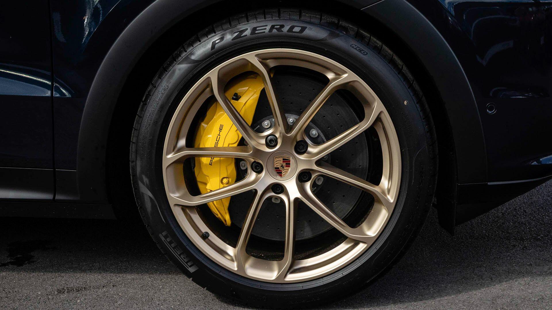 Porsche Cayenne view 23