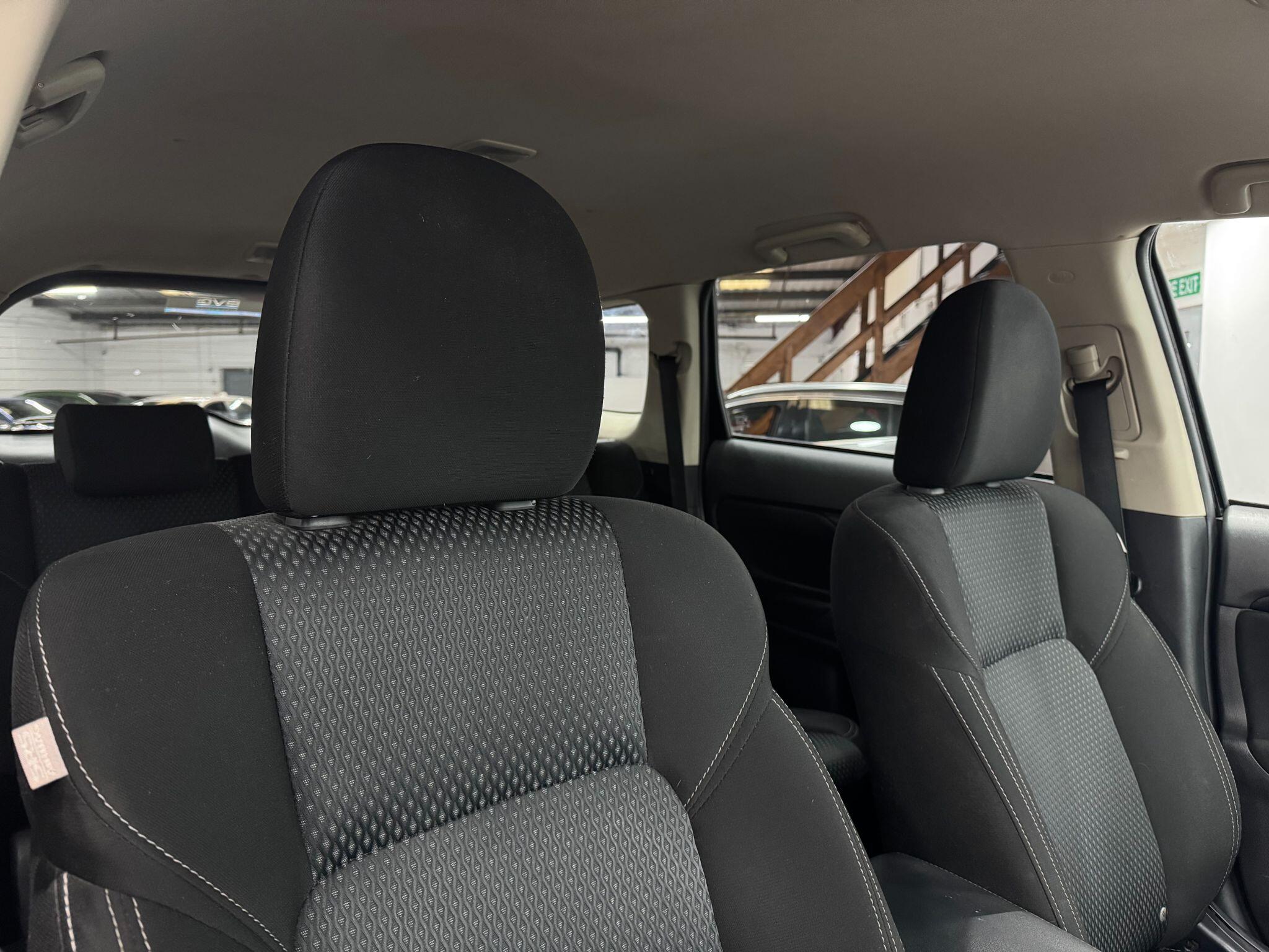 Mitsubishi Outlander view 32