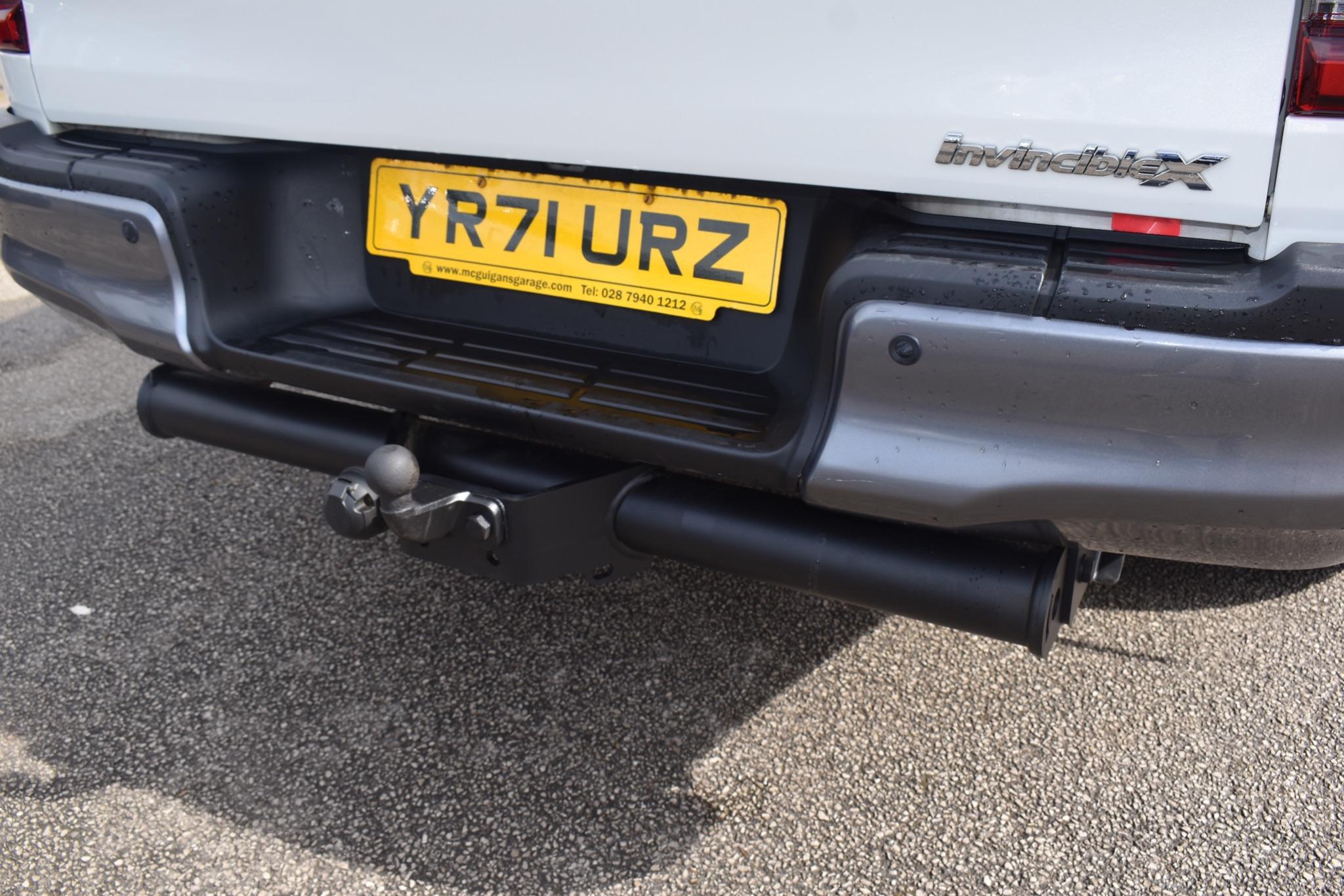 Hilux - 2.8 D-4D Invincible X 4WD Euro 6 (s/s) 4dr - Image 16