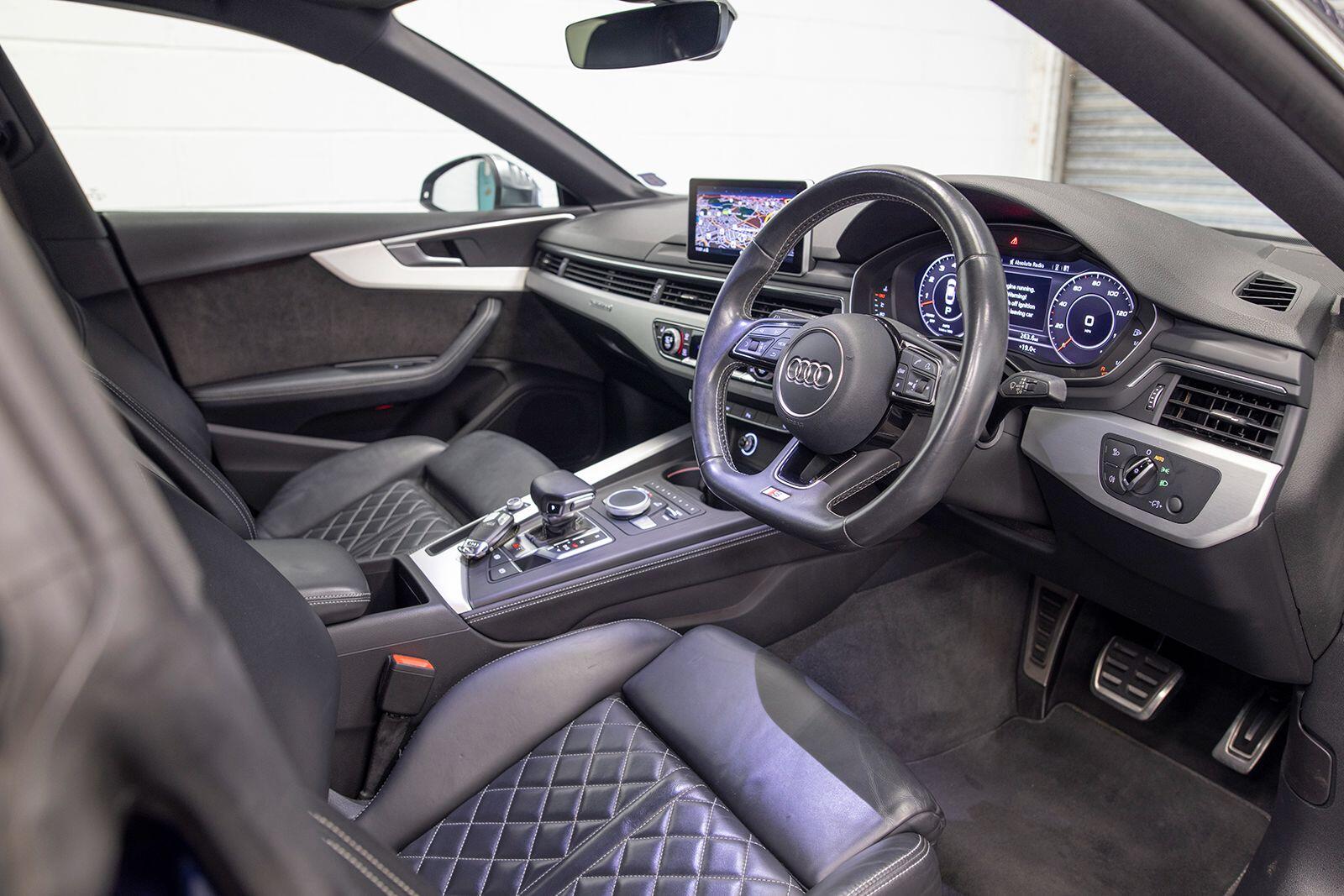 Audi S5 view 13