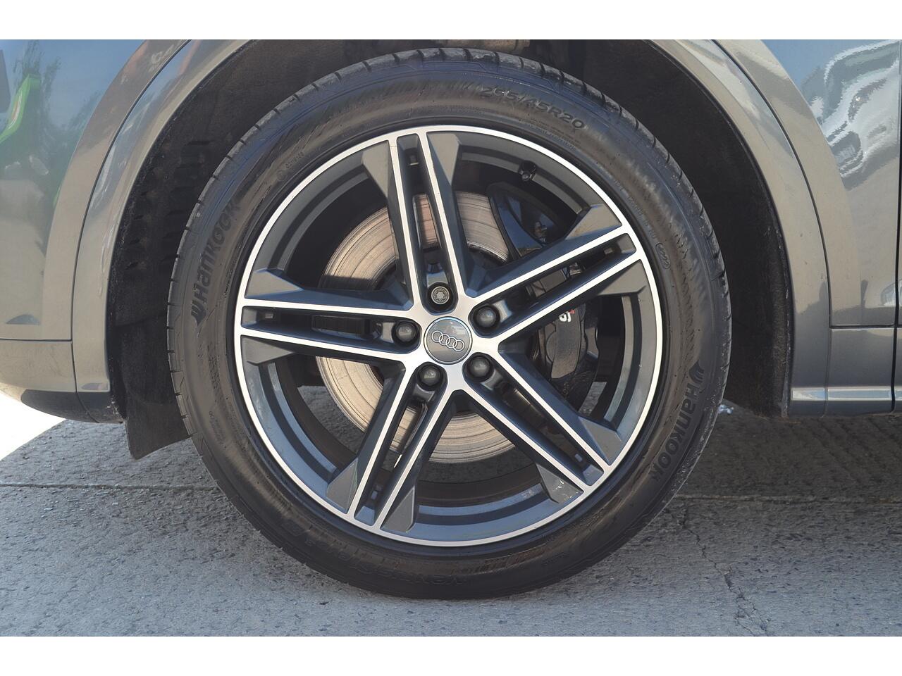 Audi SQ5 view 41
