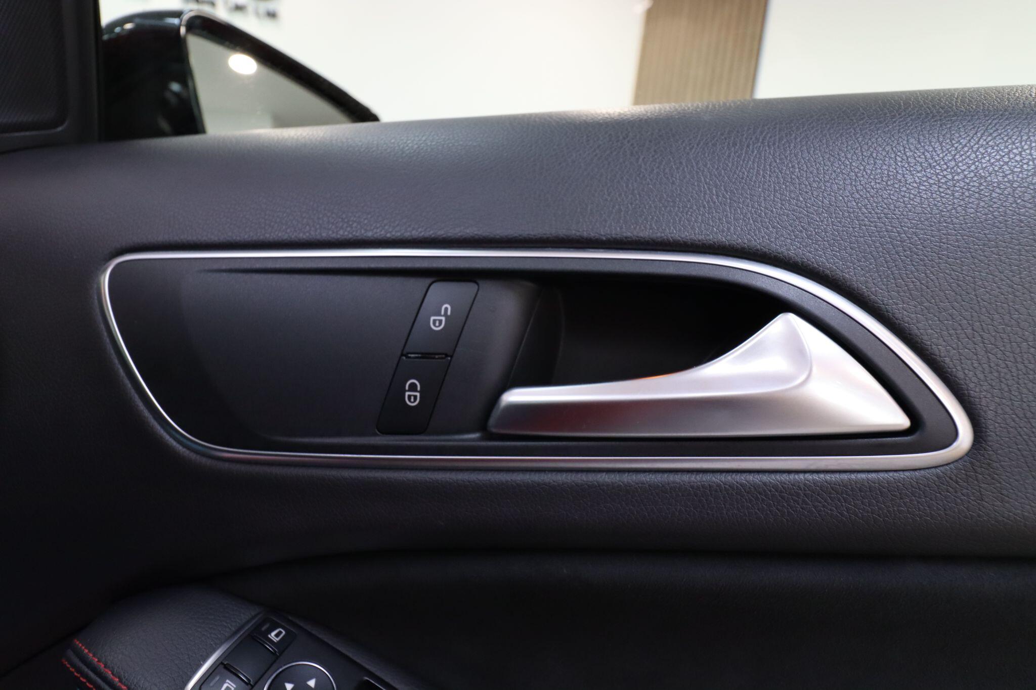 Mercedes-Benz Gla view 17