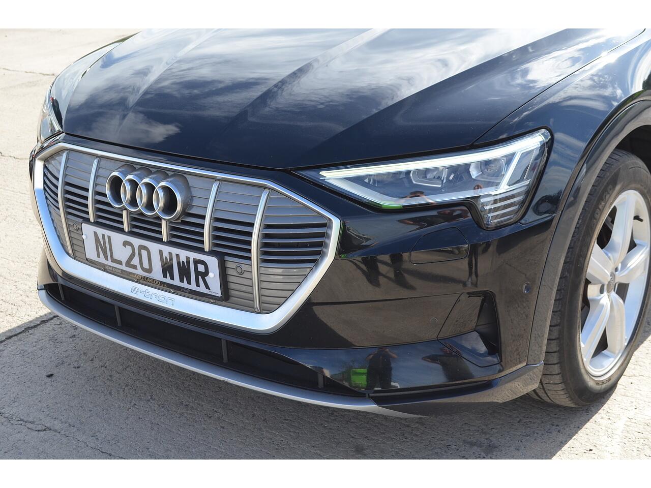 Audi E-Tron view 44