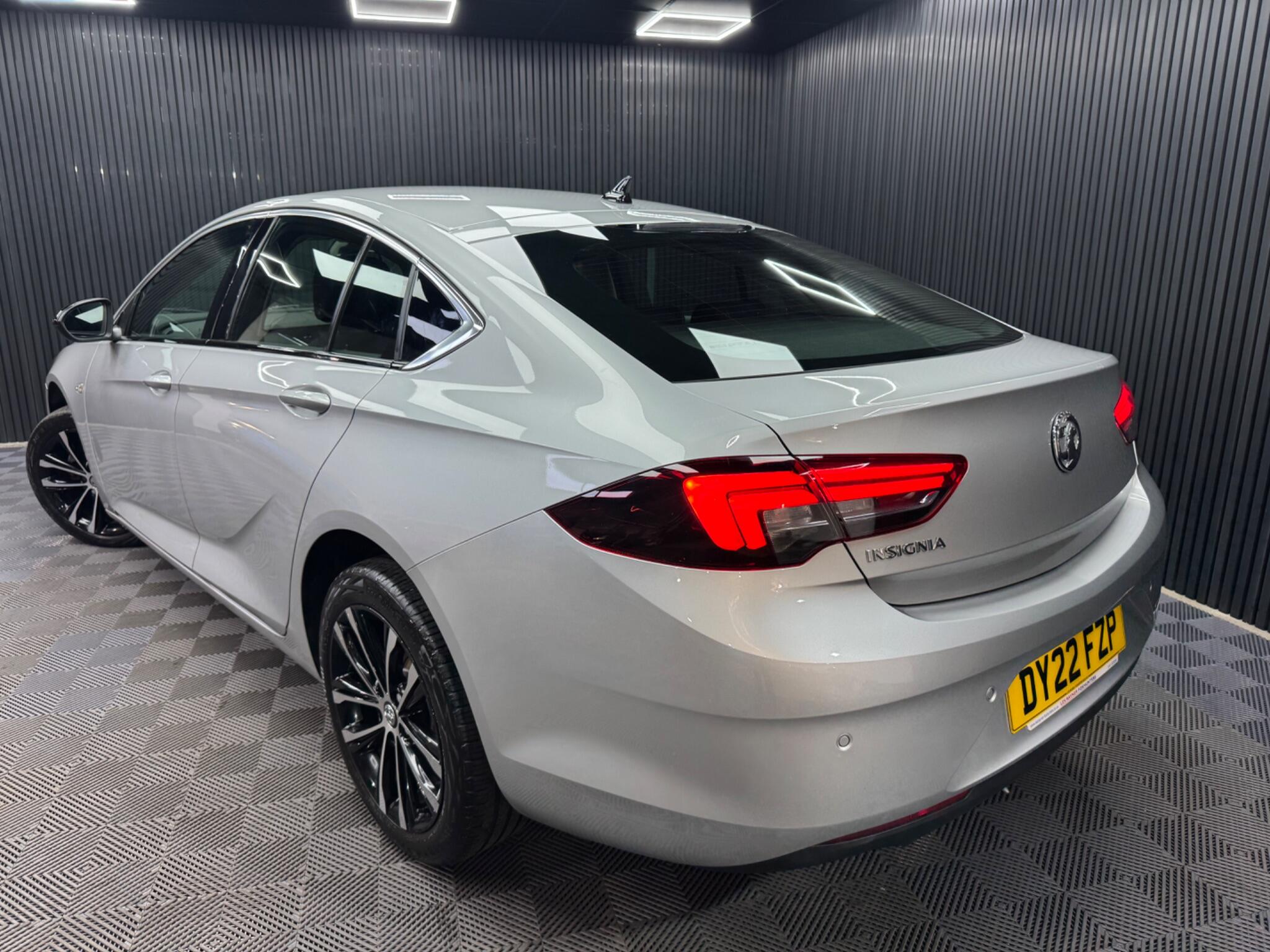Vauxhall Insignia view 3