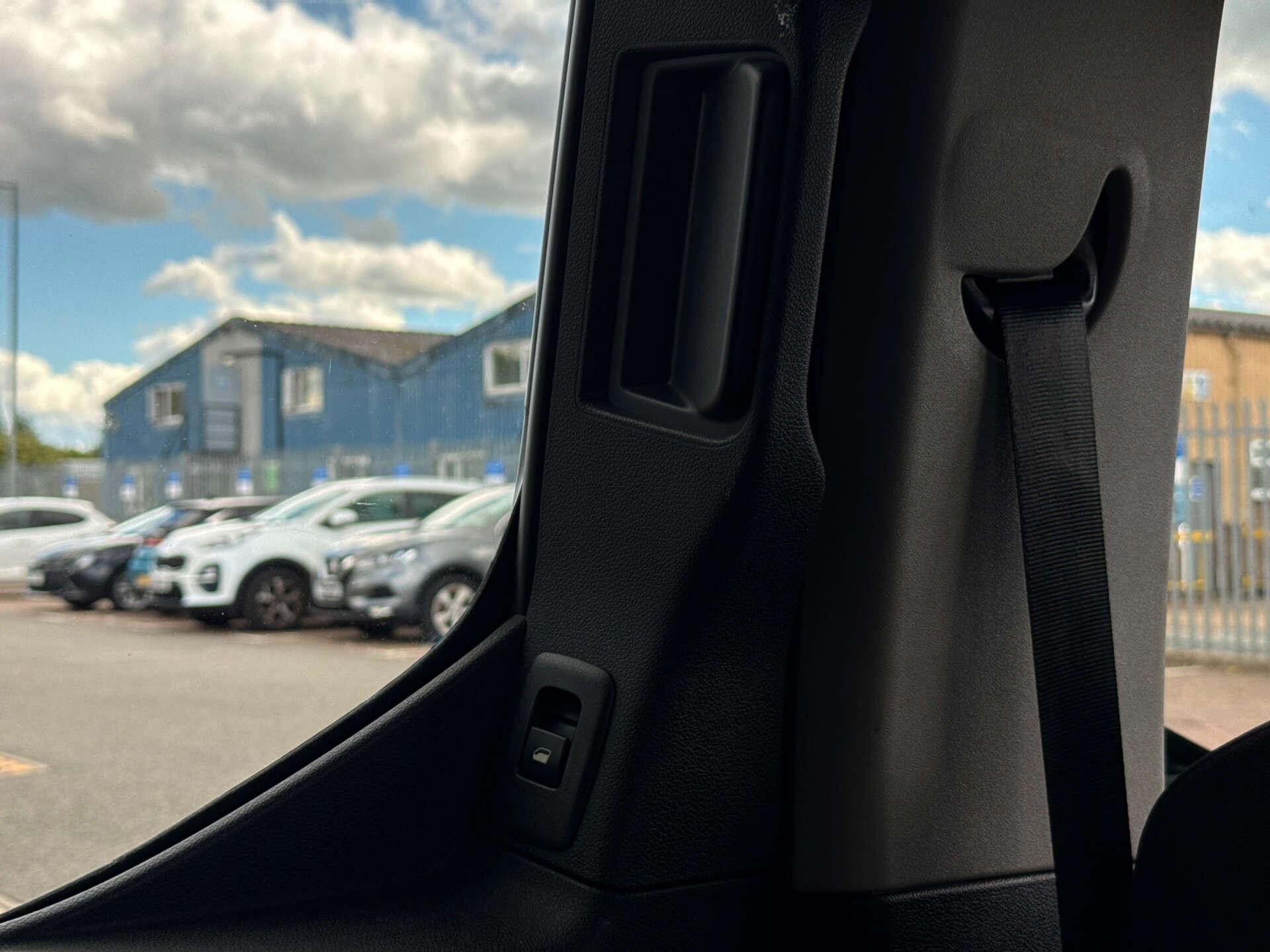 Vauxhall Combo Life view 33