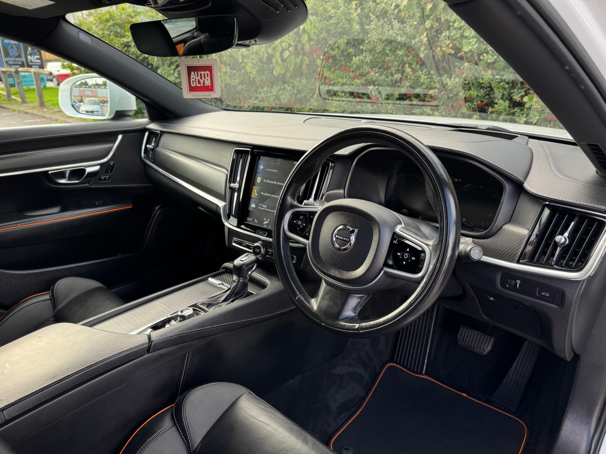 Volvo V90 Cross Country view 14