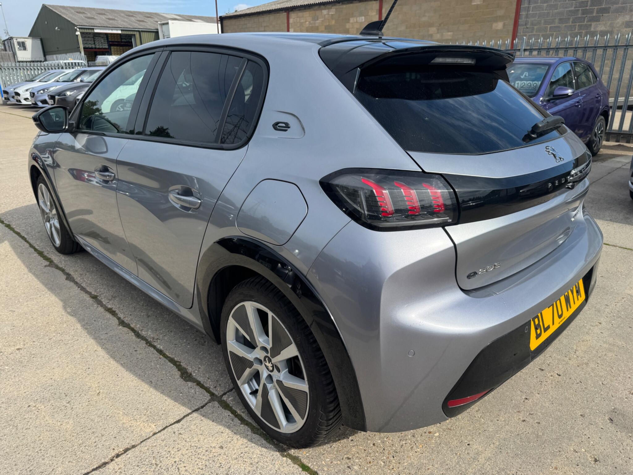 Peugeot E-208 view 6