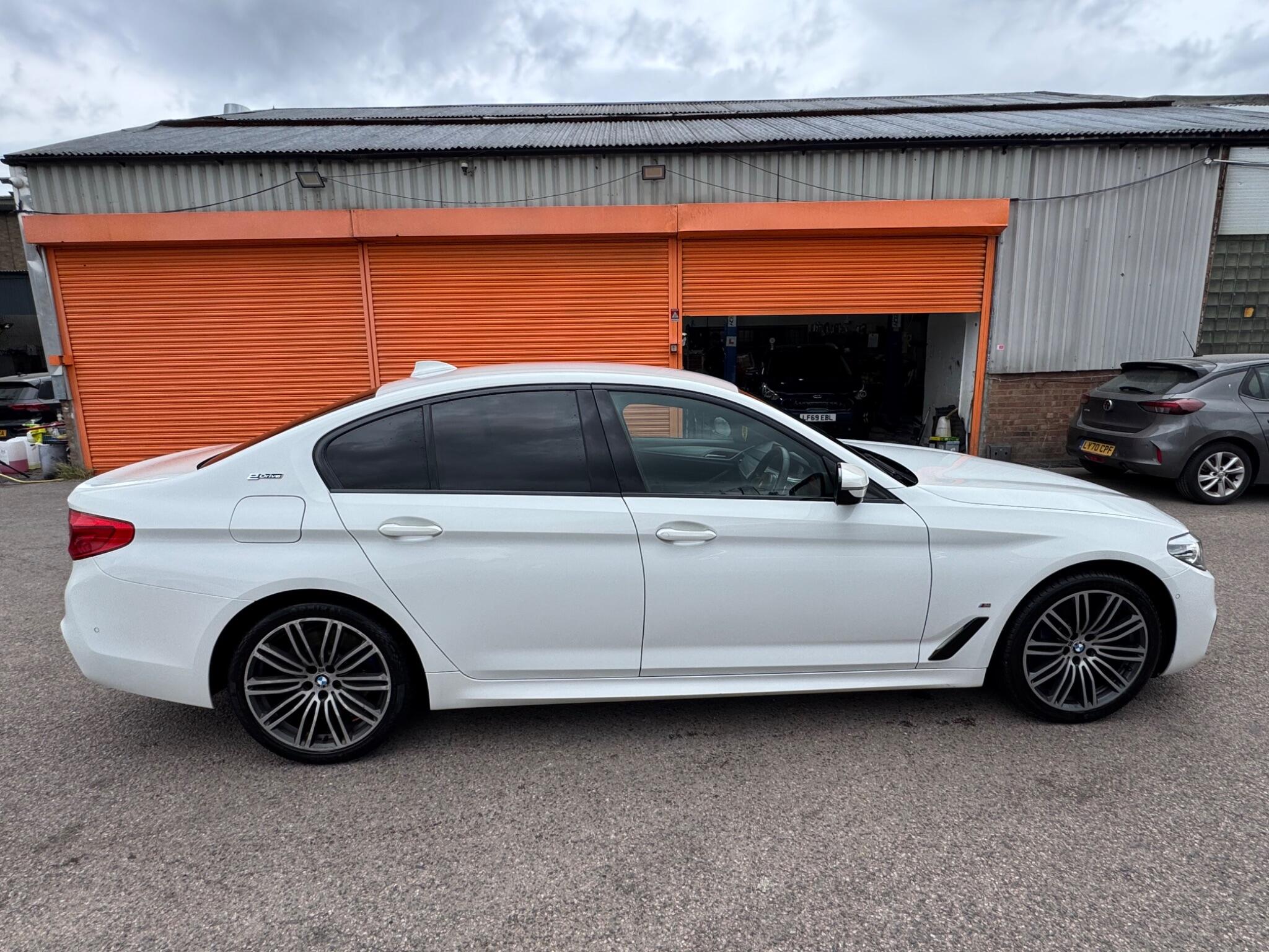 BMW 5 Series view 8