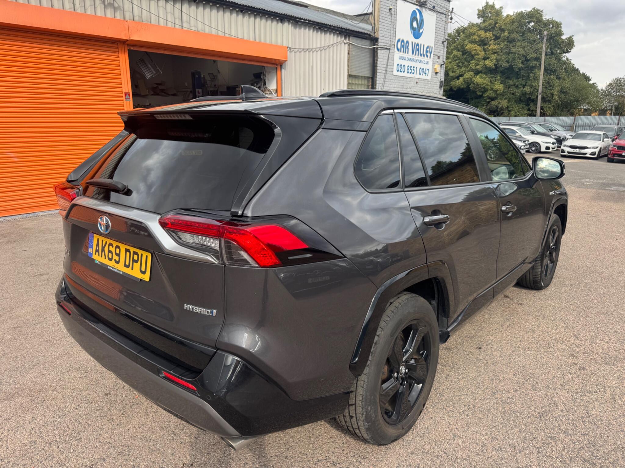 Toyota Rav4 view 4