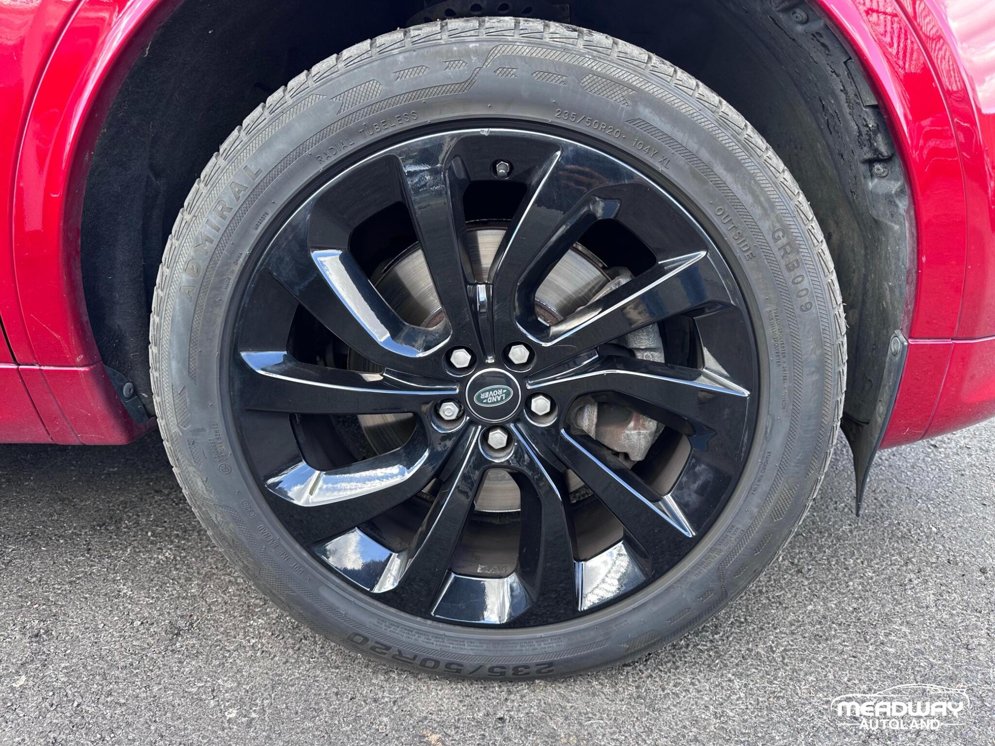 Land Rover Discovery Sport view 32