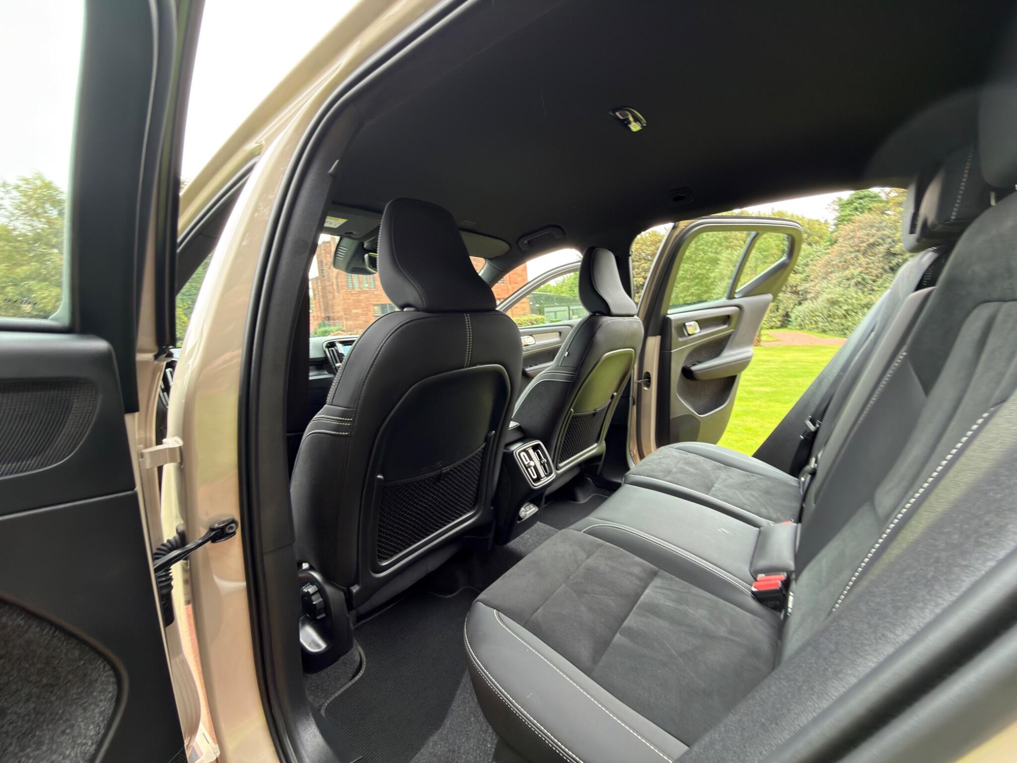 Volvo XC40 view 15