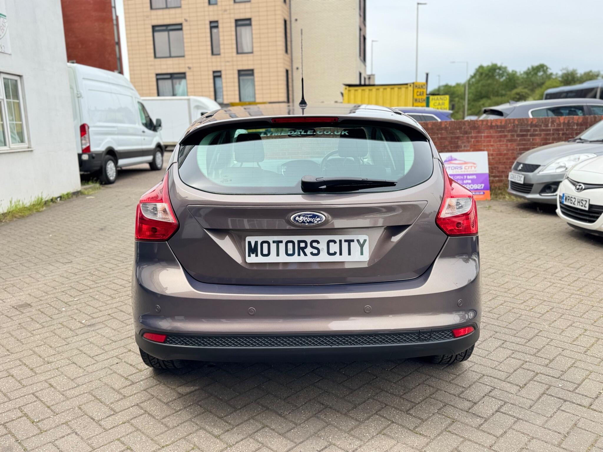 Ford Focus view 9