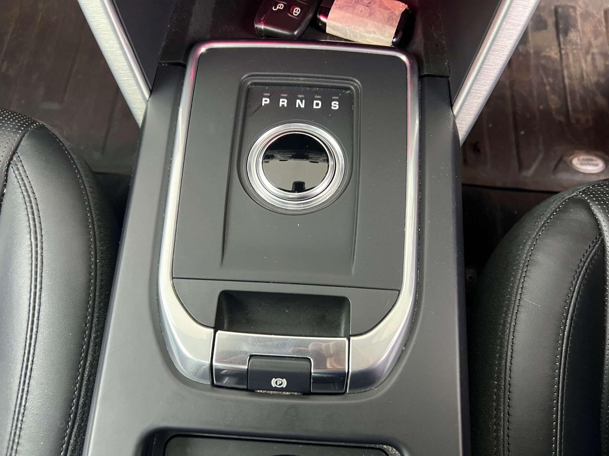 Land Rover Discovery Sport view 25