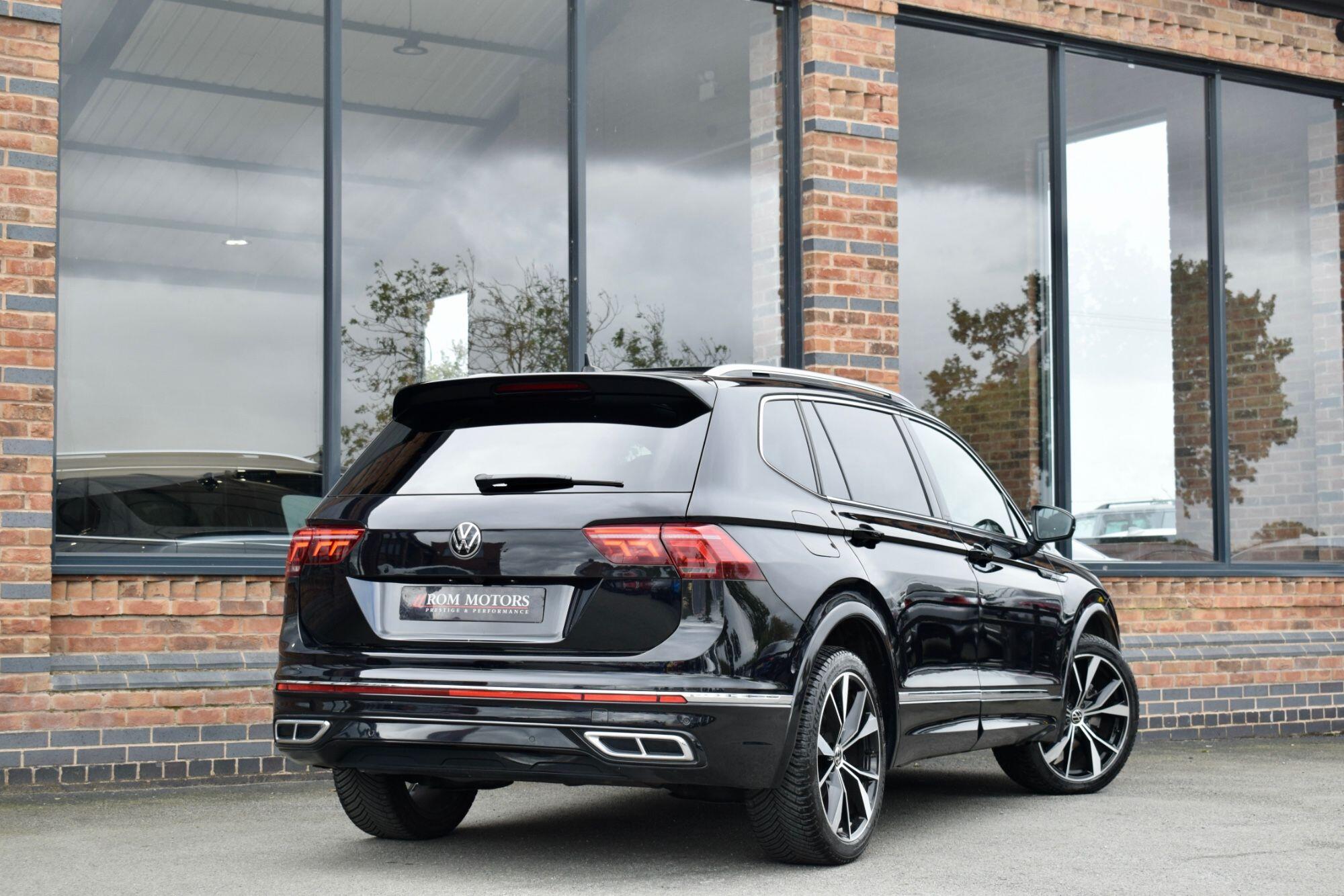 Volkswagen Tiguan Allspace view 2