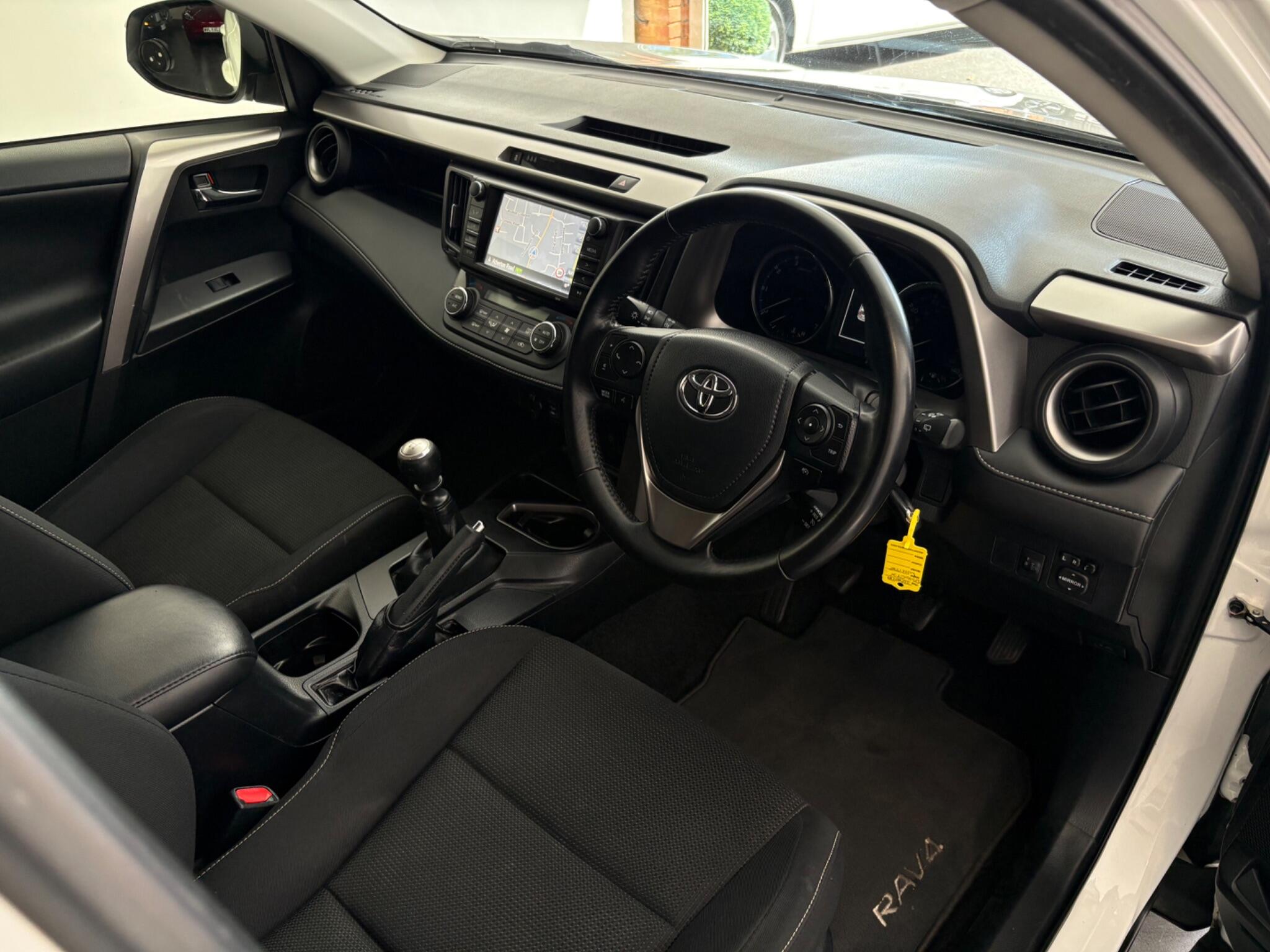 Toyota RAV4 view 6
