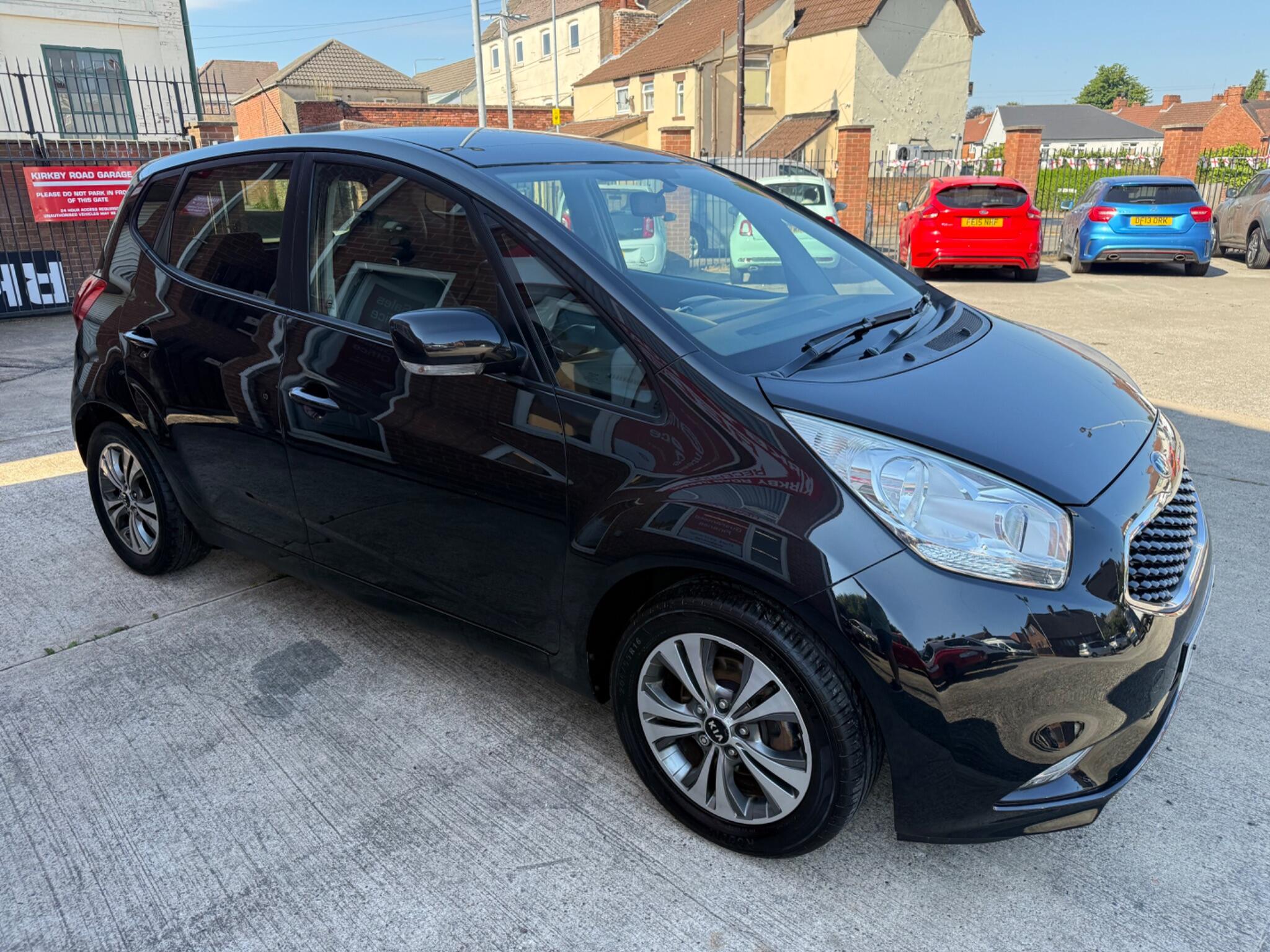 Kia Venga view 2