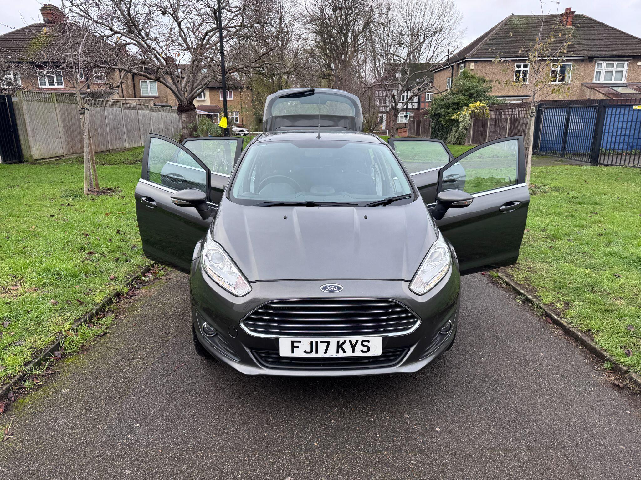 2017 Ford Fiesta image 29