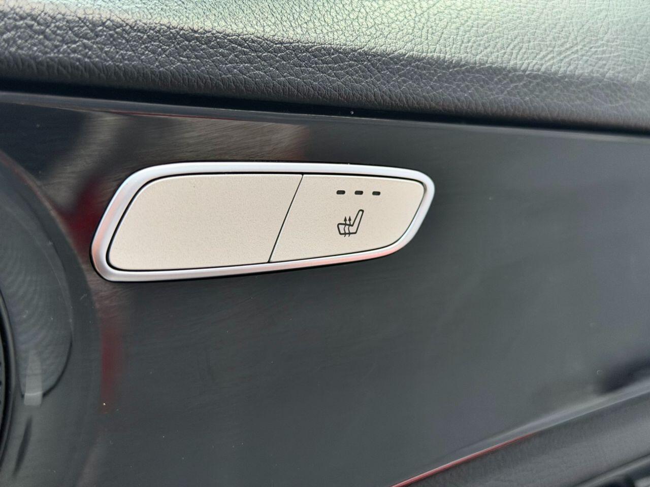 Mercedes-Benz C-Class view 30