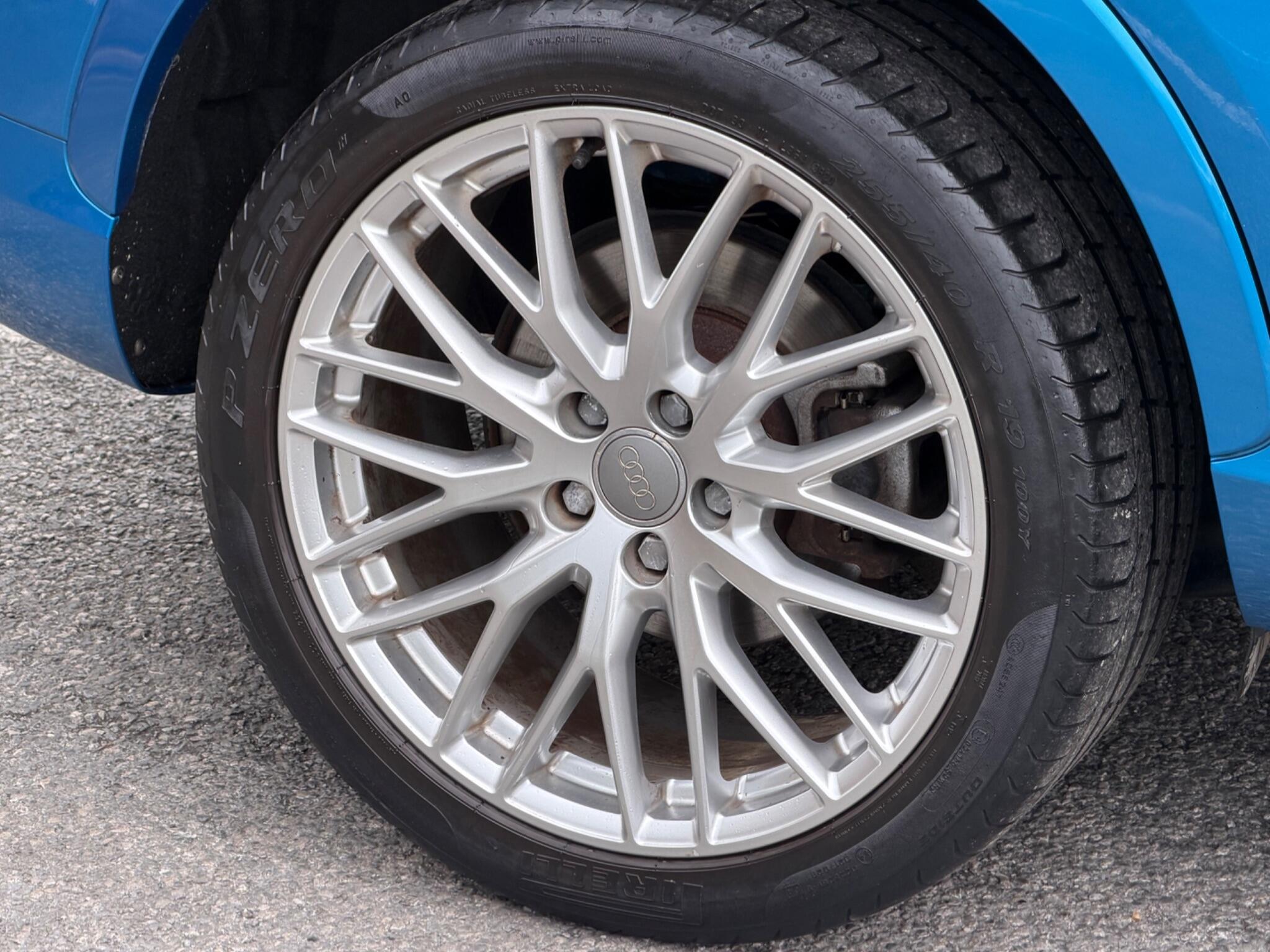 Audi Q3 view 55