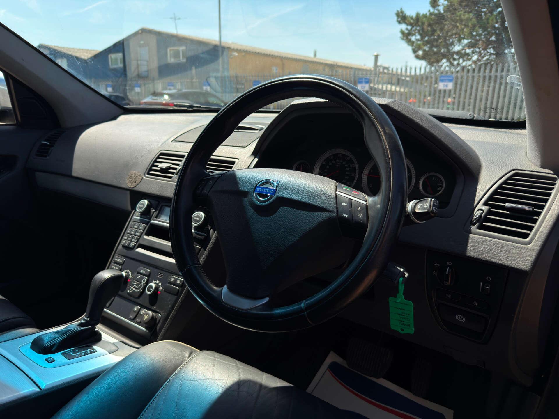 Volvo XC90 view 12
