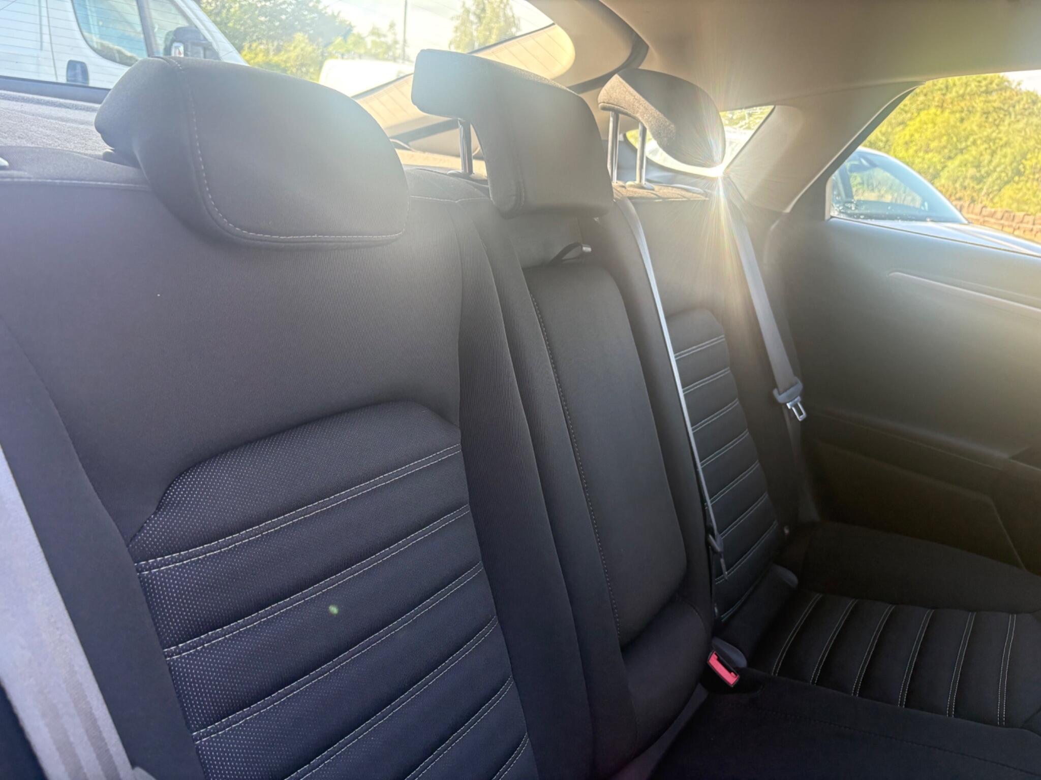 Ford Mondeo view 14