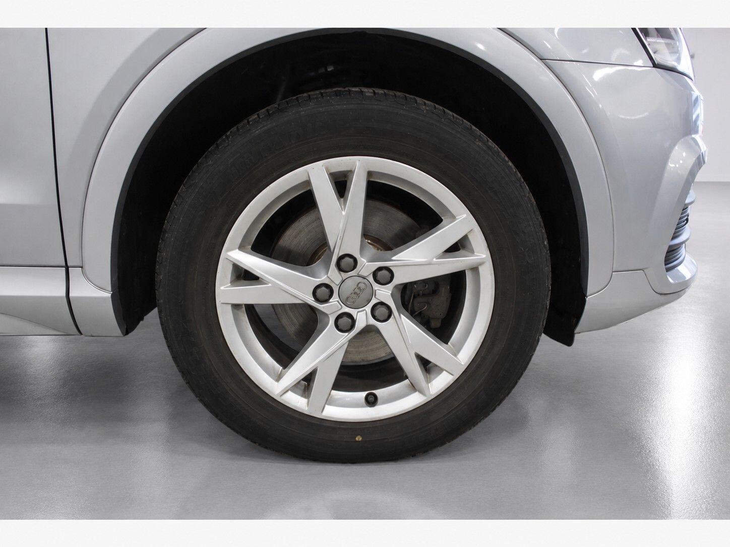 Audi Q3 view 59