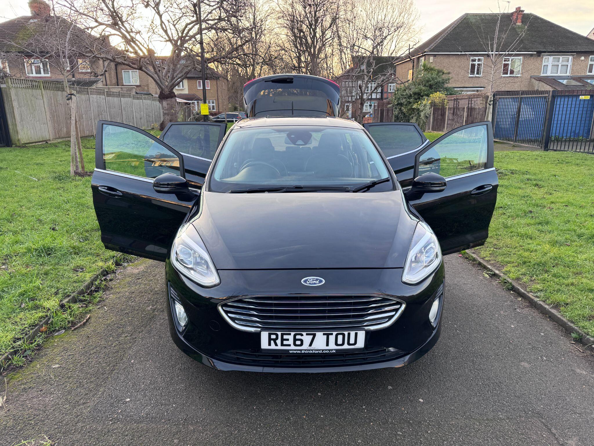2017 Ford Fiesta image 26