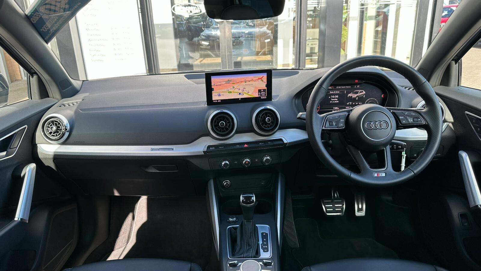Audi Q2 view 15