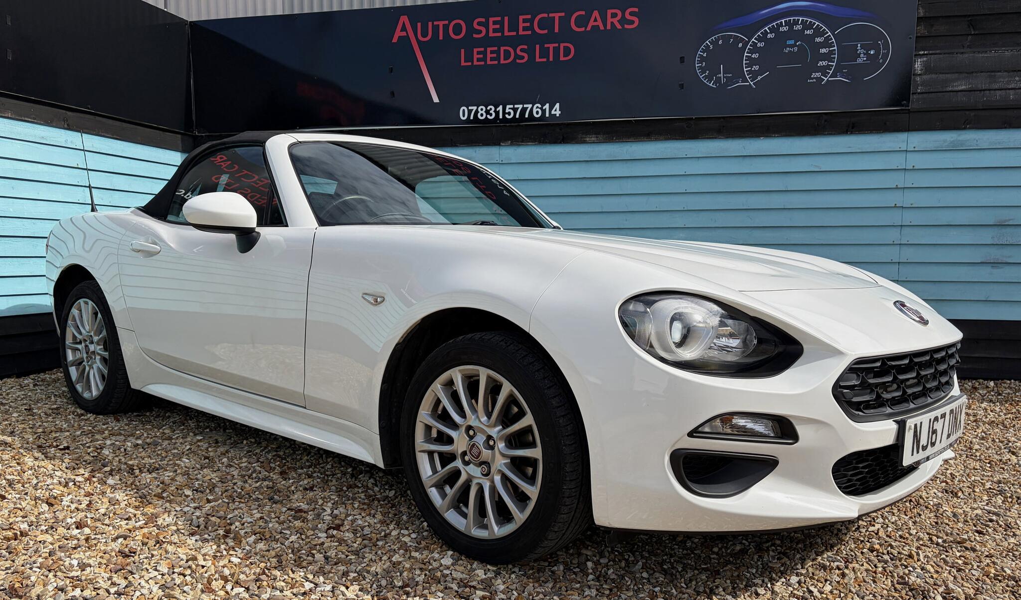 Fiat 124 Spider view 2