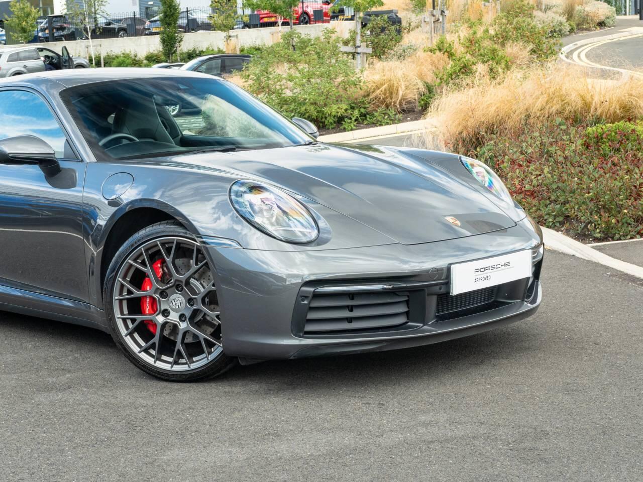 Porsche 911 view 16