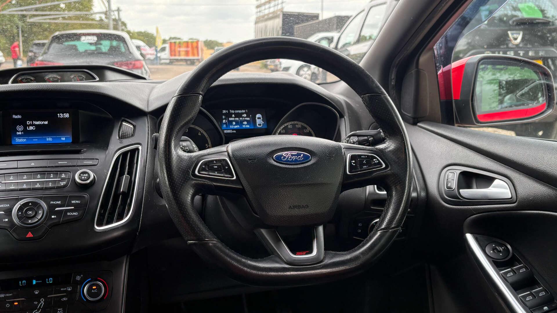 Ford Focus view 16