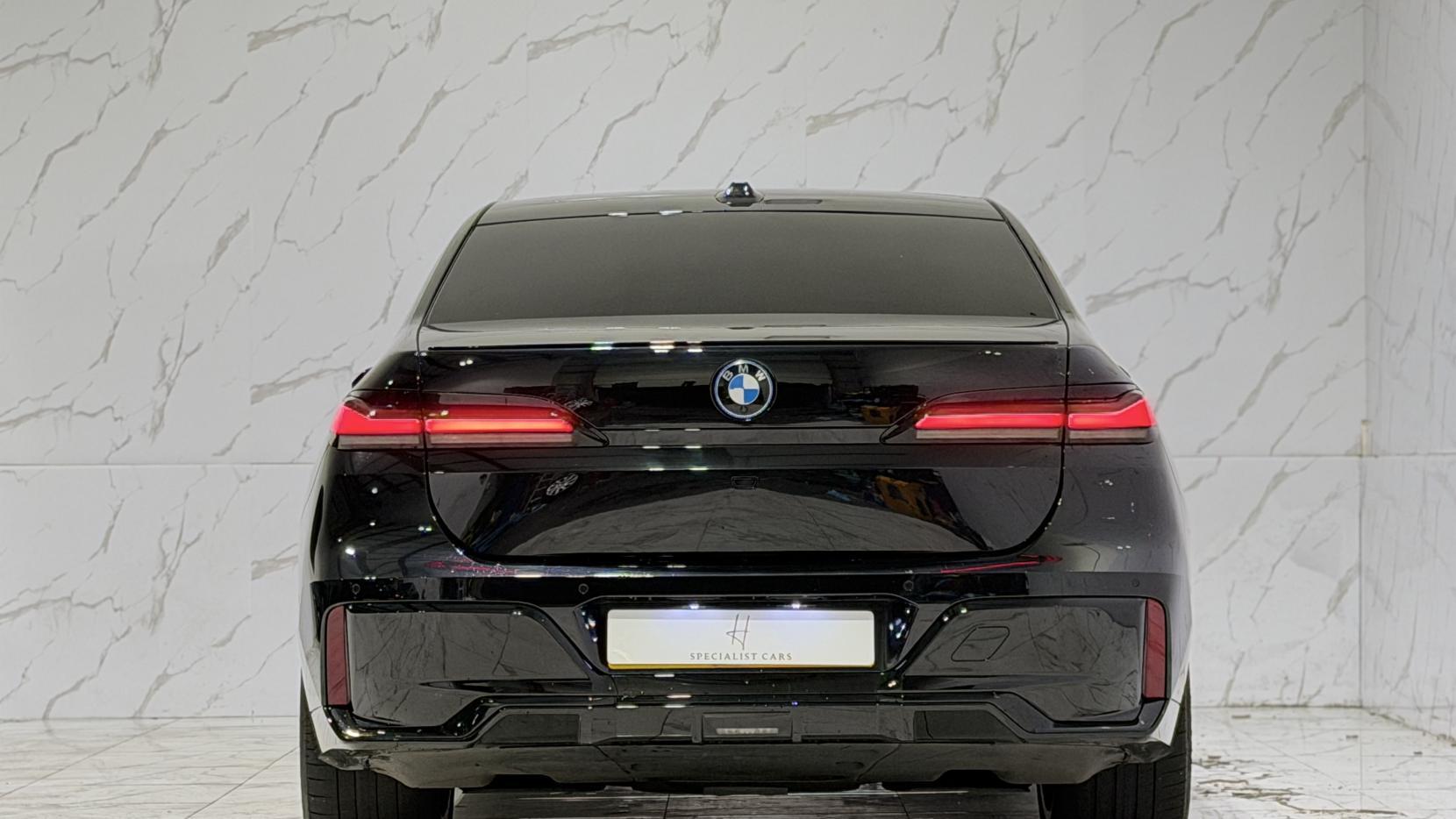 BMW i7 view 5