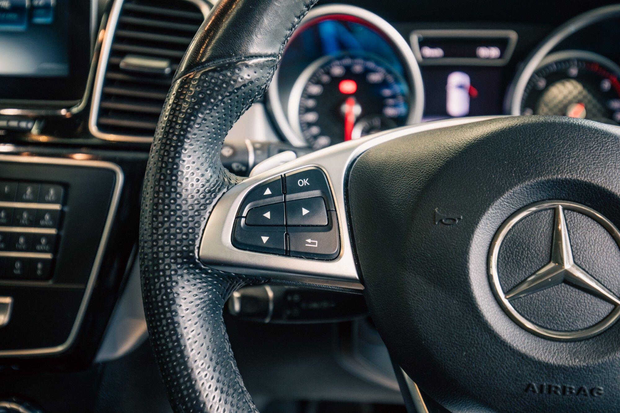 Mercedes-Benz GLE view 12