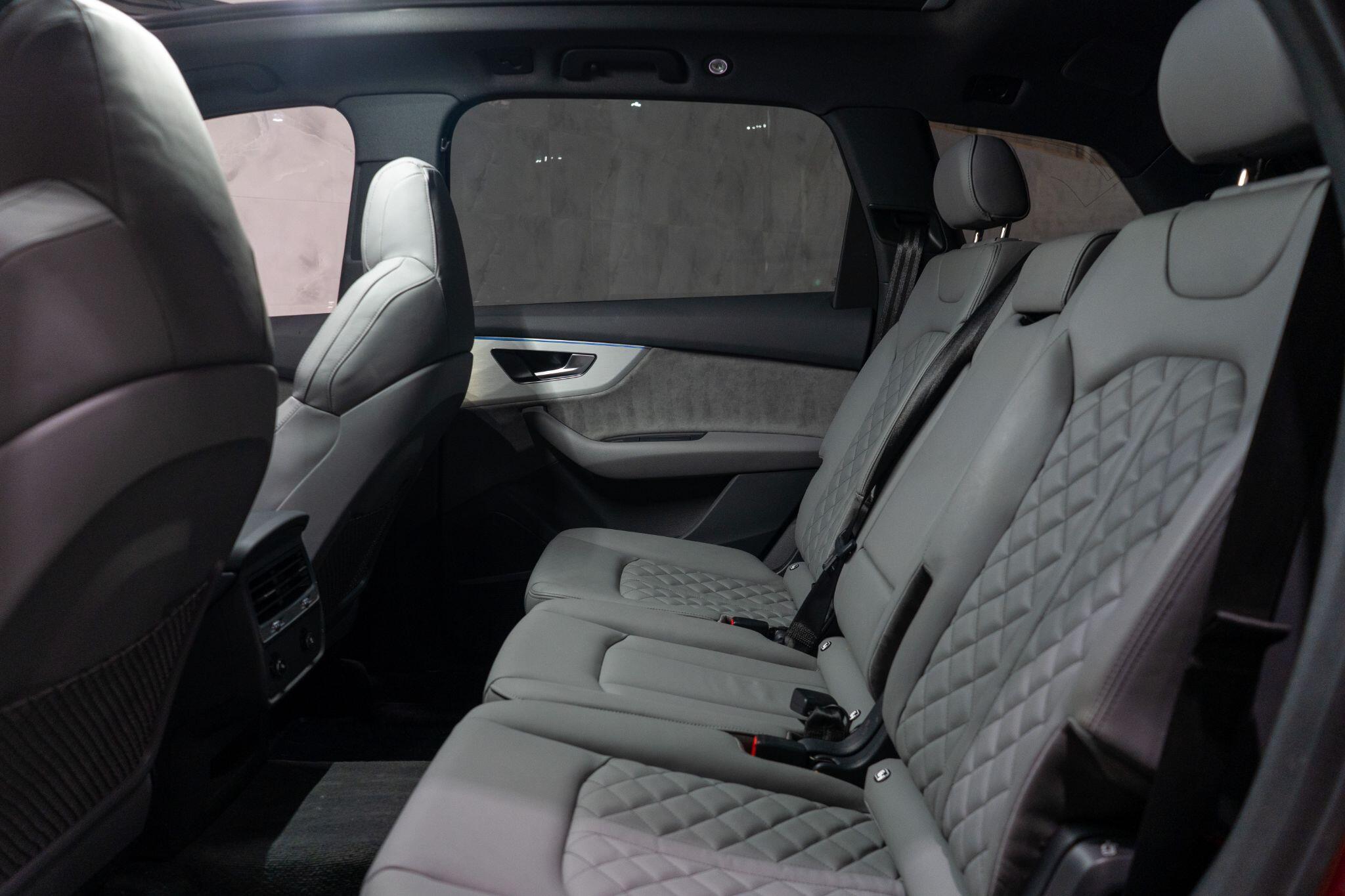 Audi SQ7 view 17