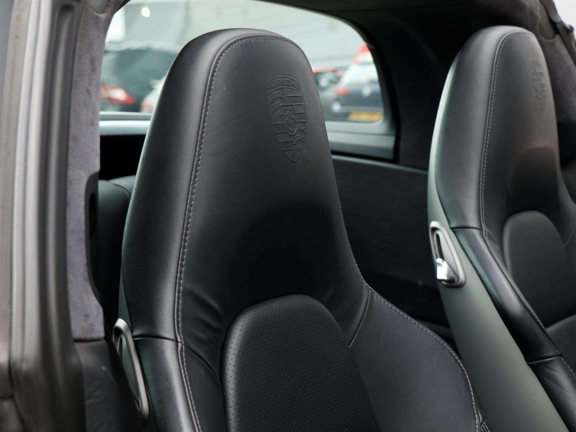 Porsche 911 view 24