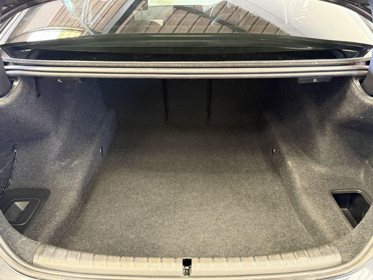 BMW 5 Series view 14