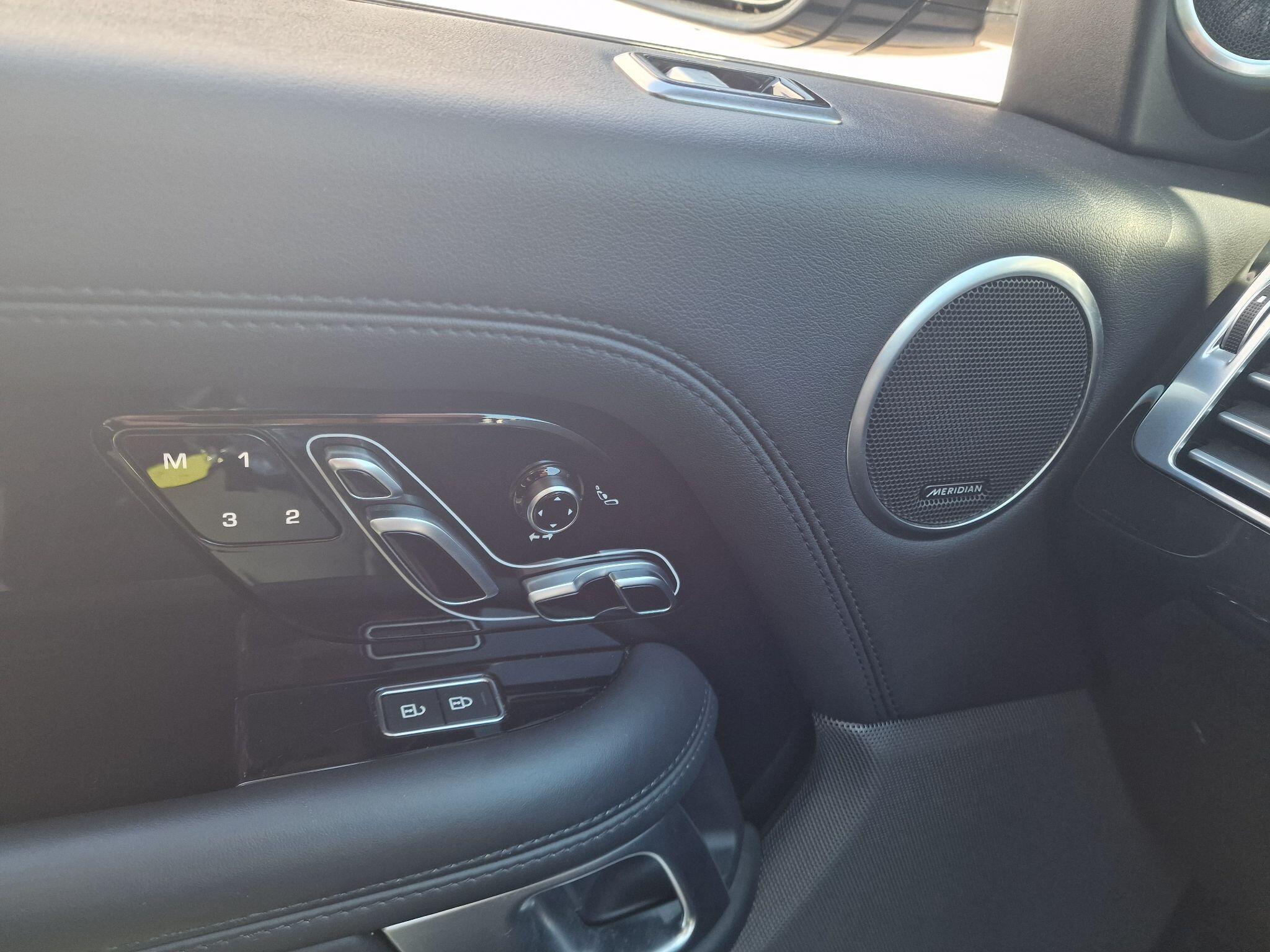 Land Rover Range Rover view 25