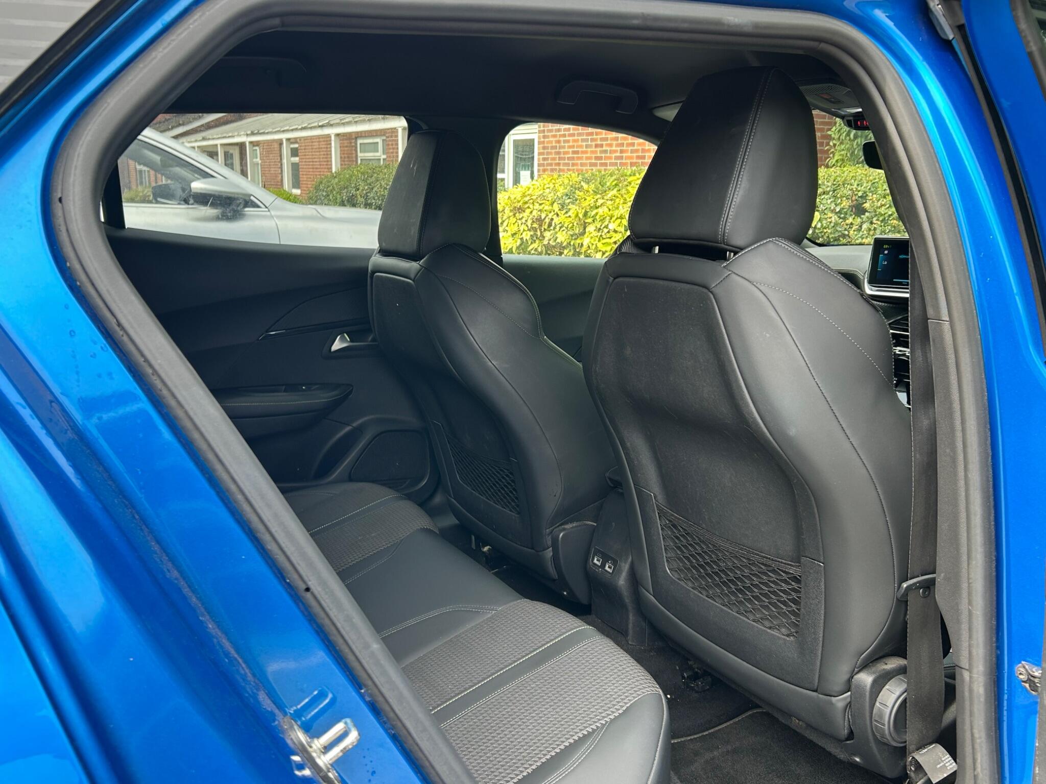 Peugeot E-2008 view 23