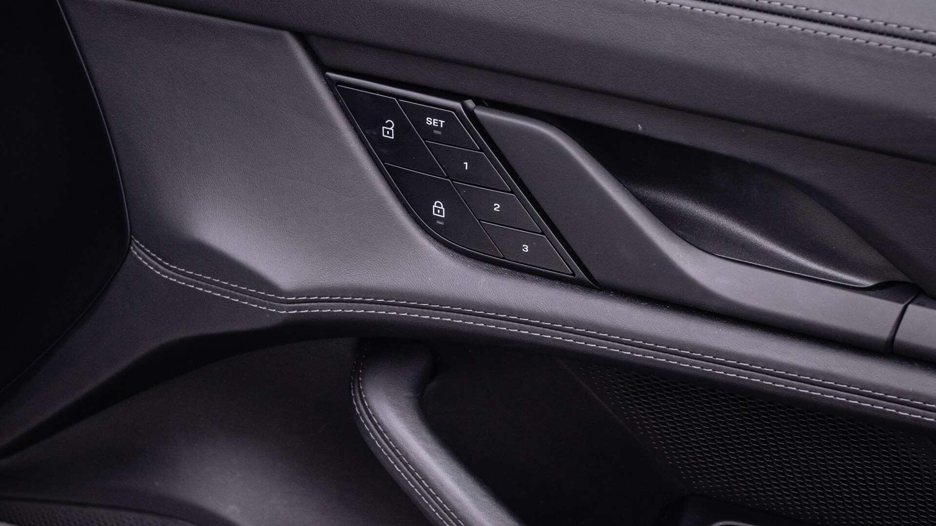 Porsche Taycan view 26