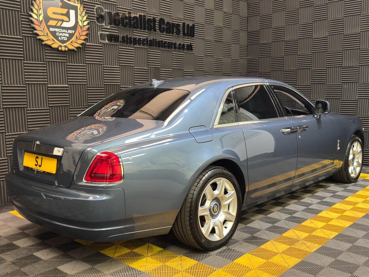 Rolls-Royce Ghost view 5