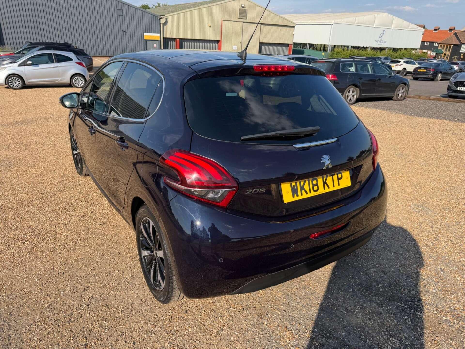 Peugeot 208 view 4