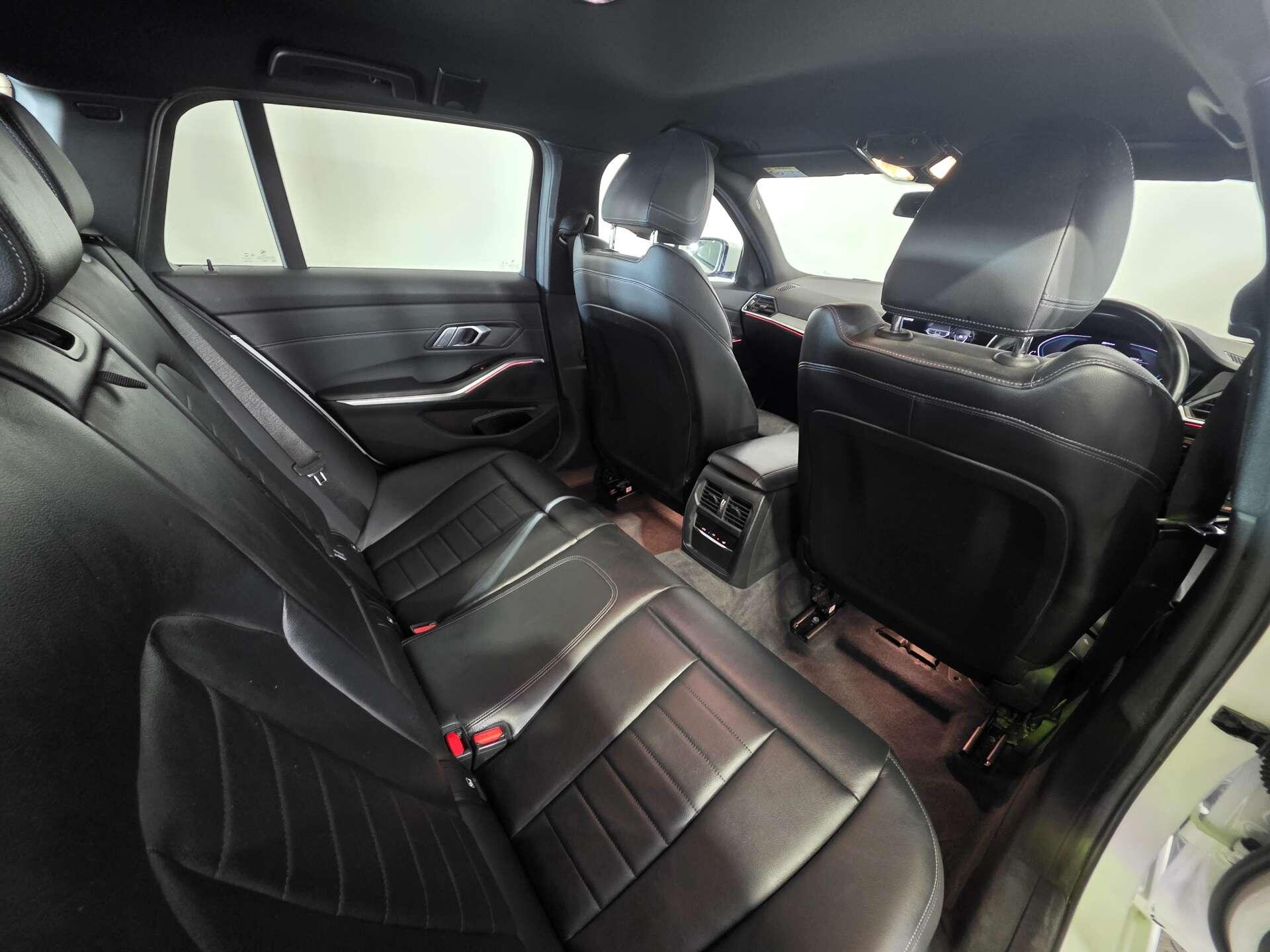 BMW 3 Series view 44