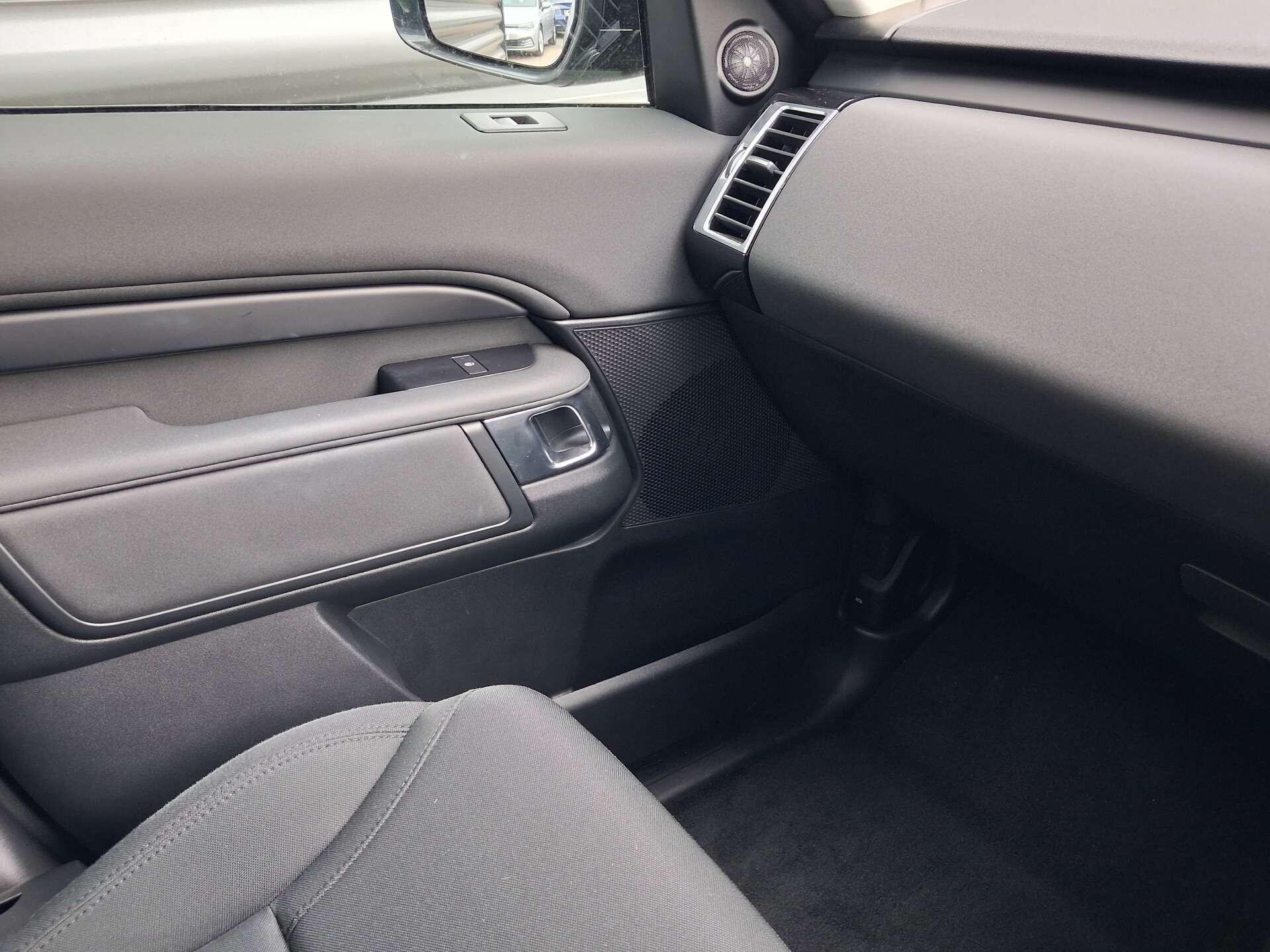 Land Rover Discovery view 38